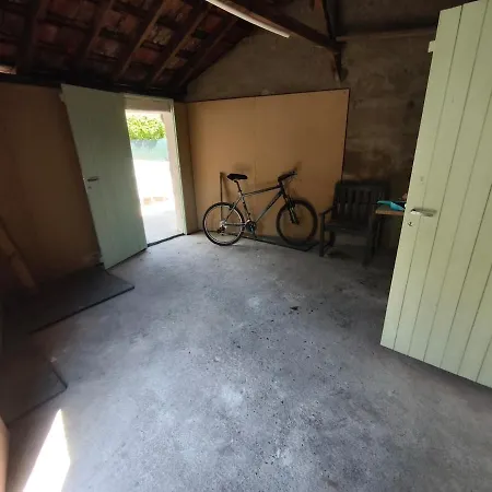 House , Garage For Motorcycles And Terrace Prázdninový dům *